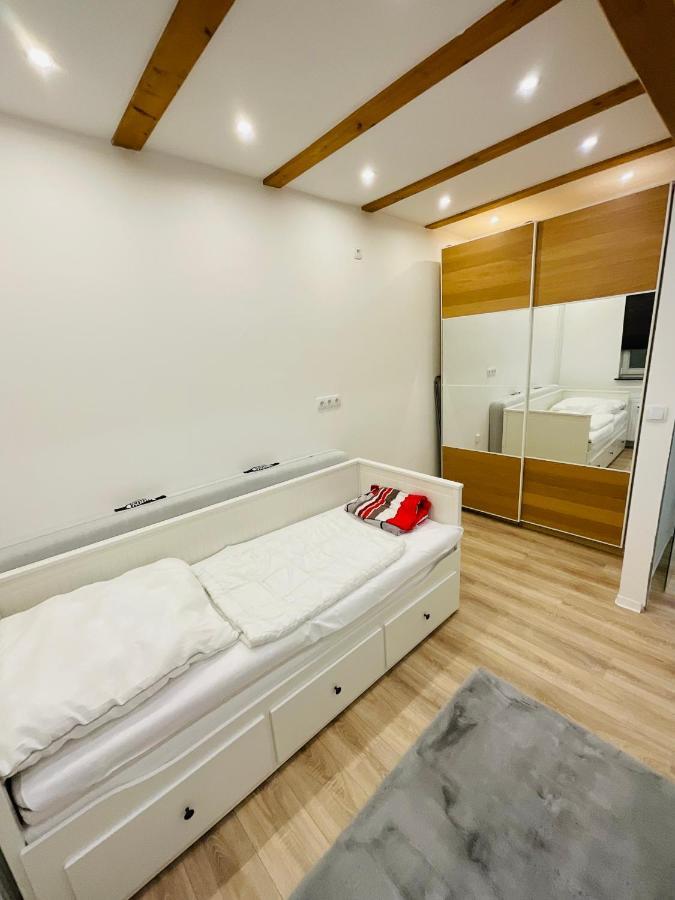 Best Central Apartment - Am Marktplatz - Up To 5 - Next To Frankfurt And Hanau - Coffee And Snacks - Netflix, Prime, Disney Nidderau Exterior photo